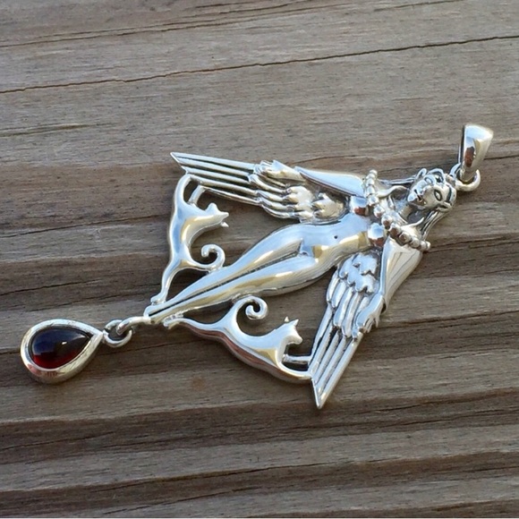 Large Freya Viking Goddess Pendant in .925 Sterling Silver with Garnet drop - Picture 13 of 13